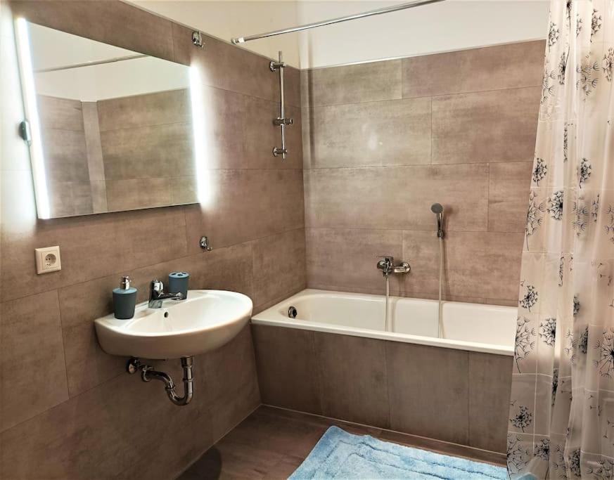 Modernes Apartment Mit Balkon Magdeburg Zewnętrze zdjęcie